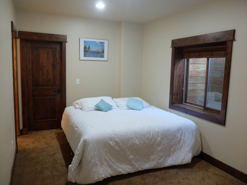 Golf and Fish Fox Acres! Basement Level of House on the Course! 3BR 2BA