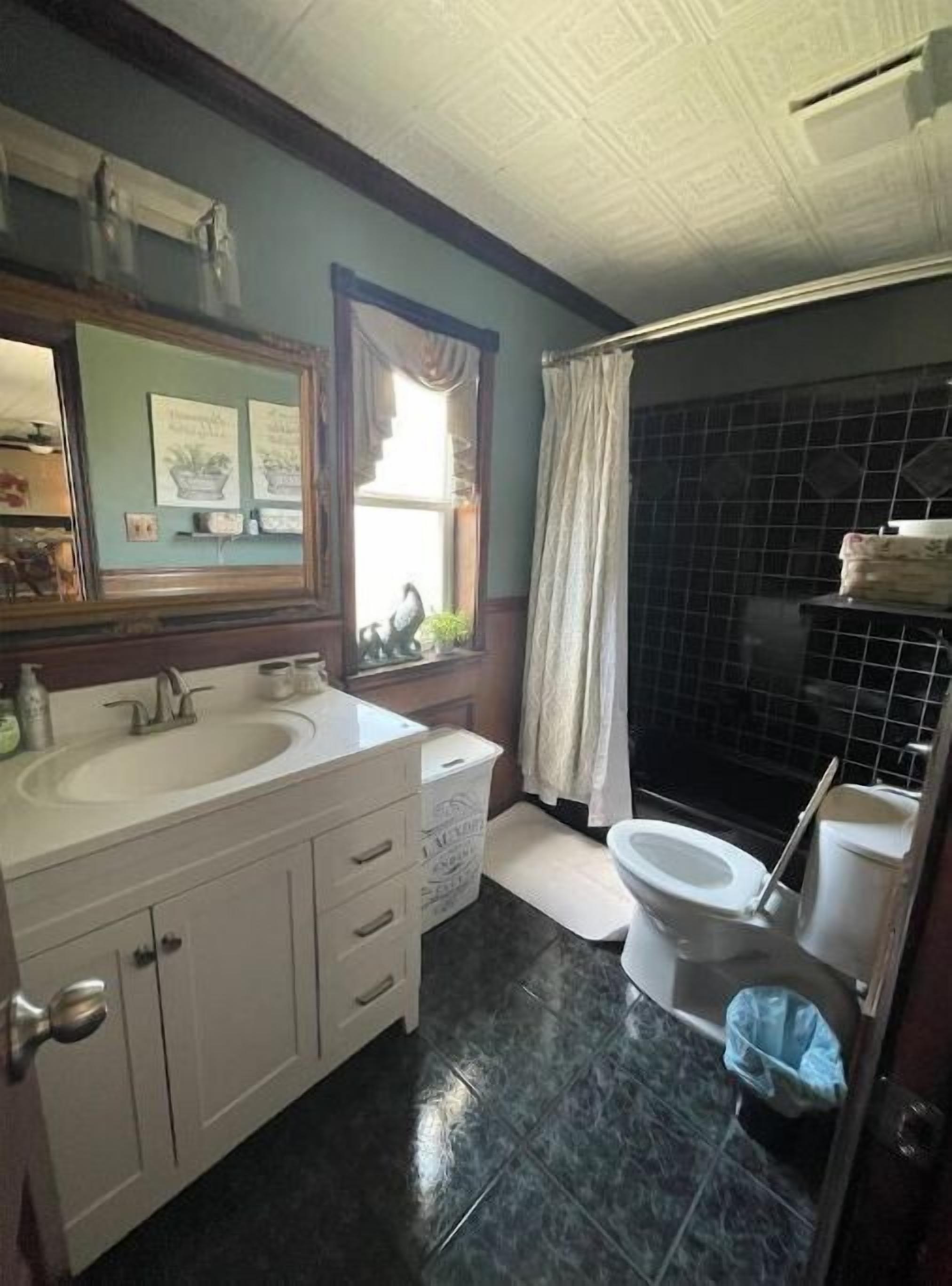 Elegant Hillside Home Near Volente on Lake Travis