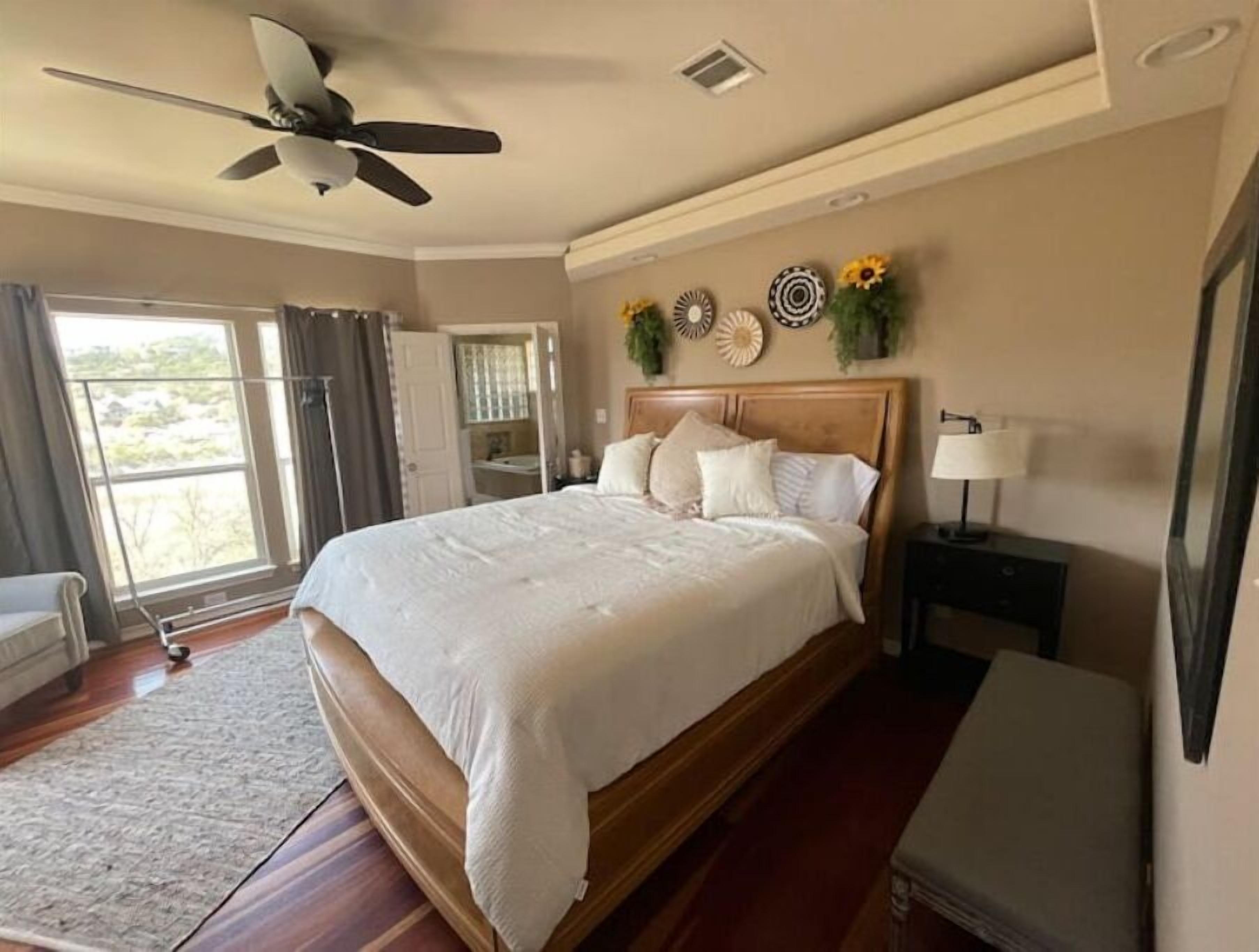 Elegant Hillside Home Near Volente on Lake Travis