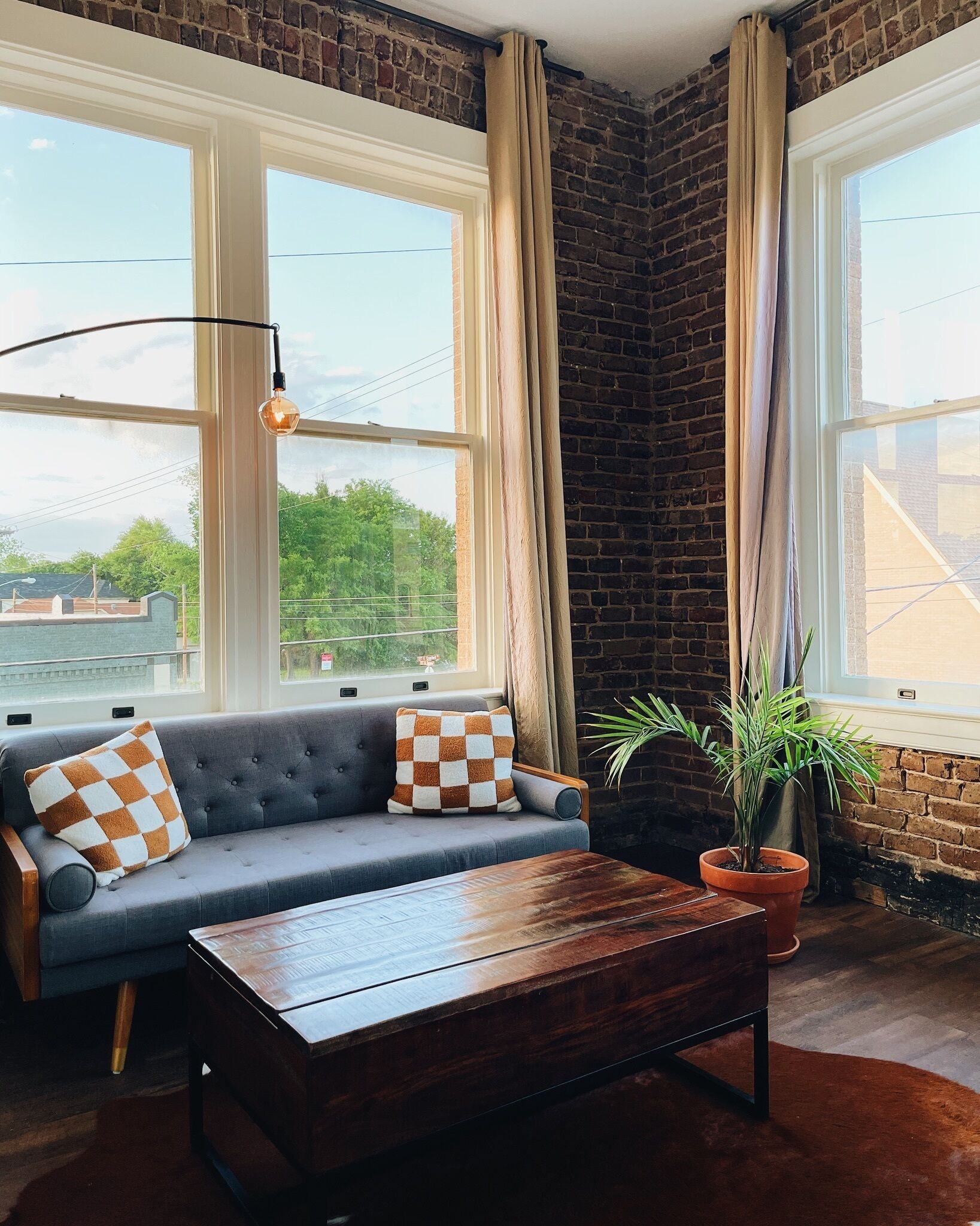 Brick & Leather a The Lofts