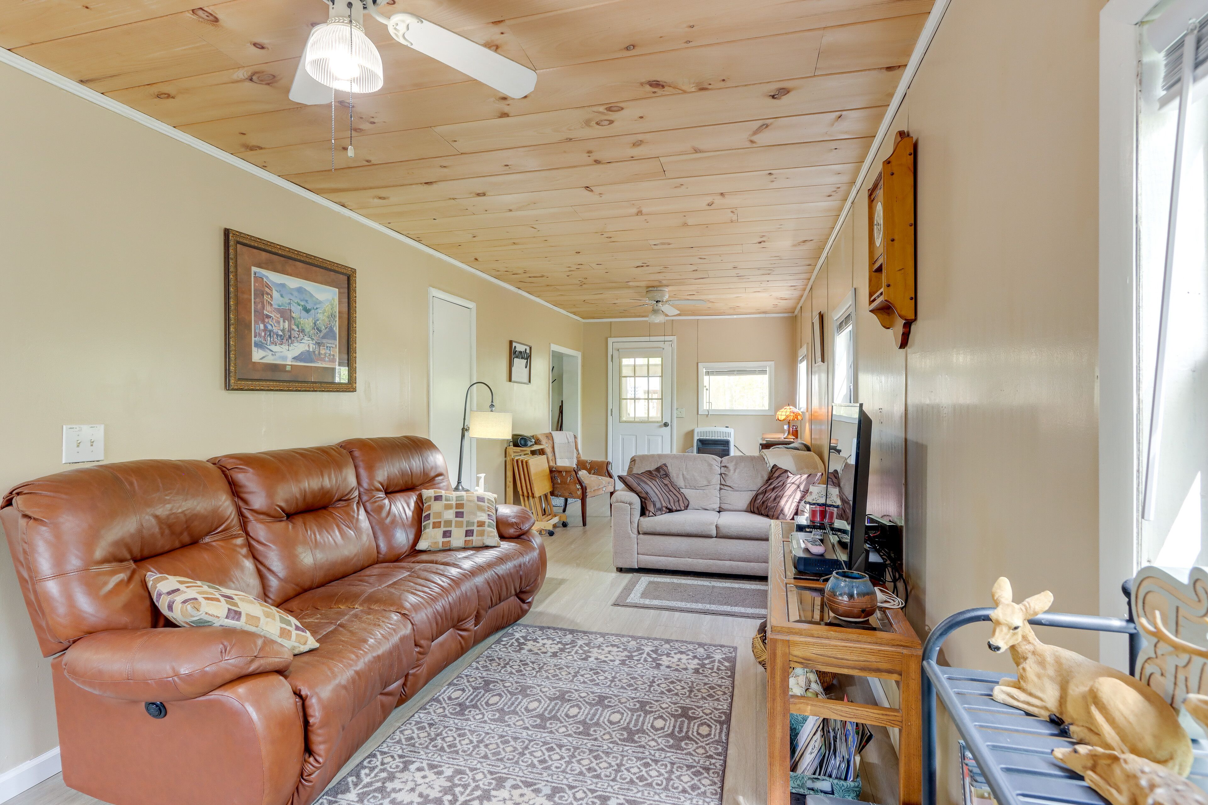 Murphy Cottage w/ Screened-In Porch - Pets Welcome