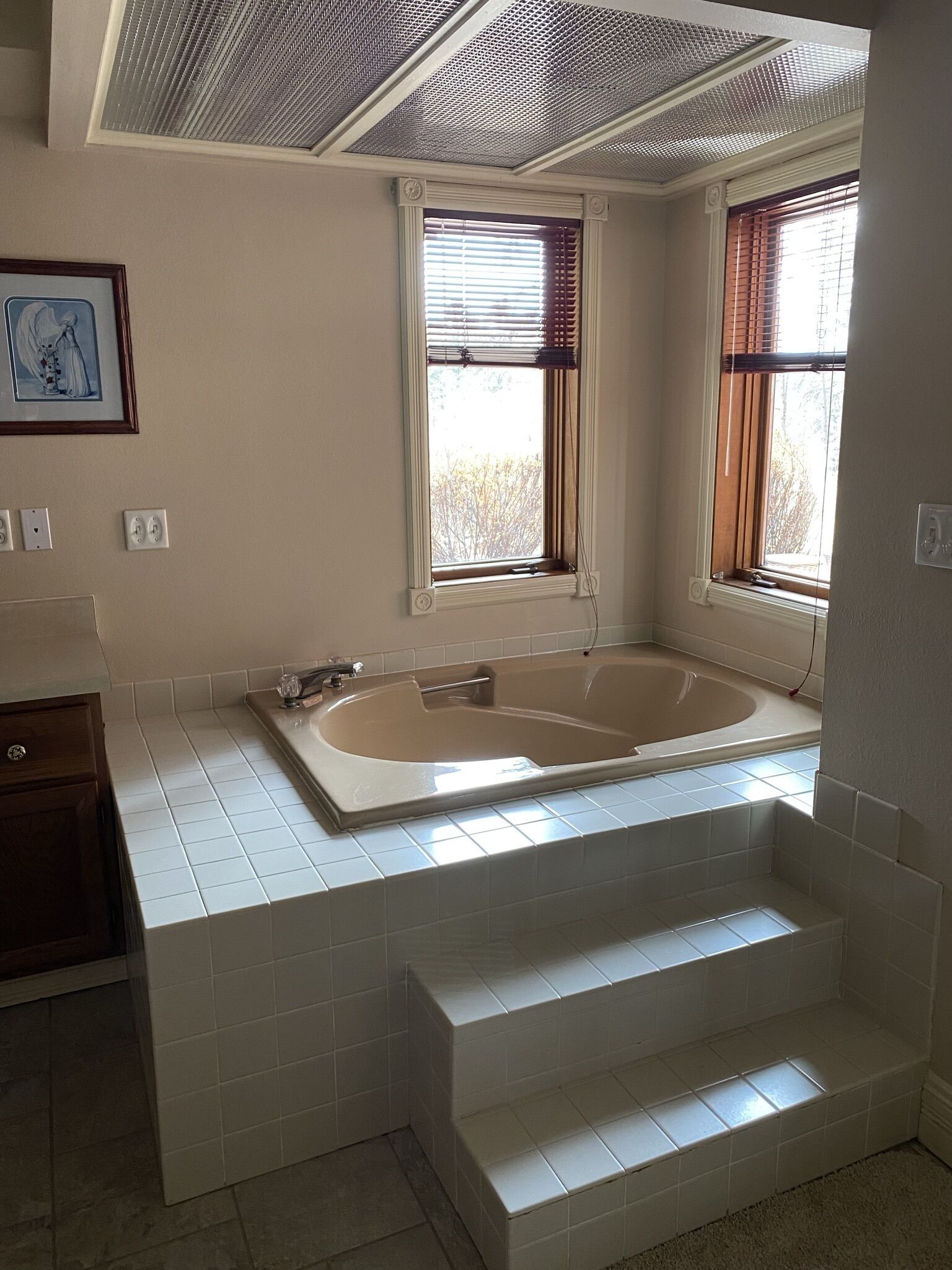 This unit has it all….Centrally located off Hwy 16 near all attractions