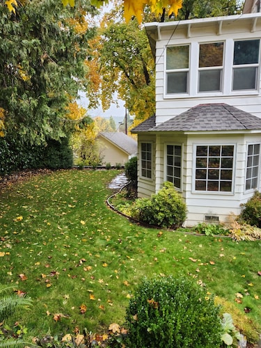 Historic1939 home in Quincy 5 beds, 2.5 baths