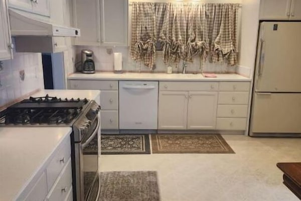 Frigorífic, forn, placa de cuina i rentaplats