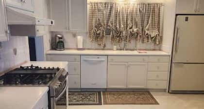 Historic1939 home in Quincy 5 beds, 2.5 baths