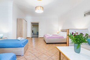 3 bedrooms, iron/ironing board, Internet, bed sheets