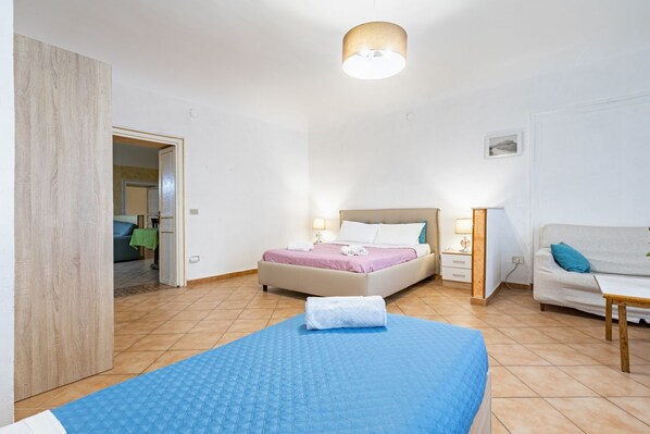3 bedrooms, iron/ironing board, Internet, bed sheets