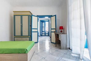 3 chambres, fer et planche Ă repasser, accĂšs Internet, draps fournis