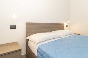 1 bedroom, iron/ironing board, Internet, bed sheets