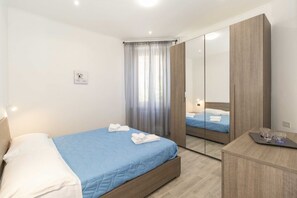 1 bedroom, iron/ironing board, Internet, bed sheets