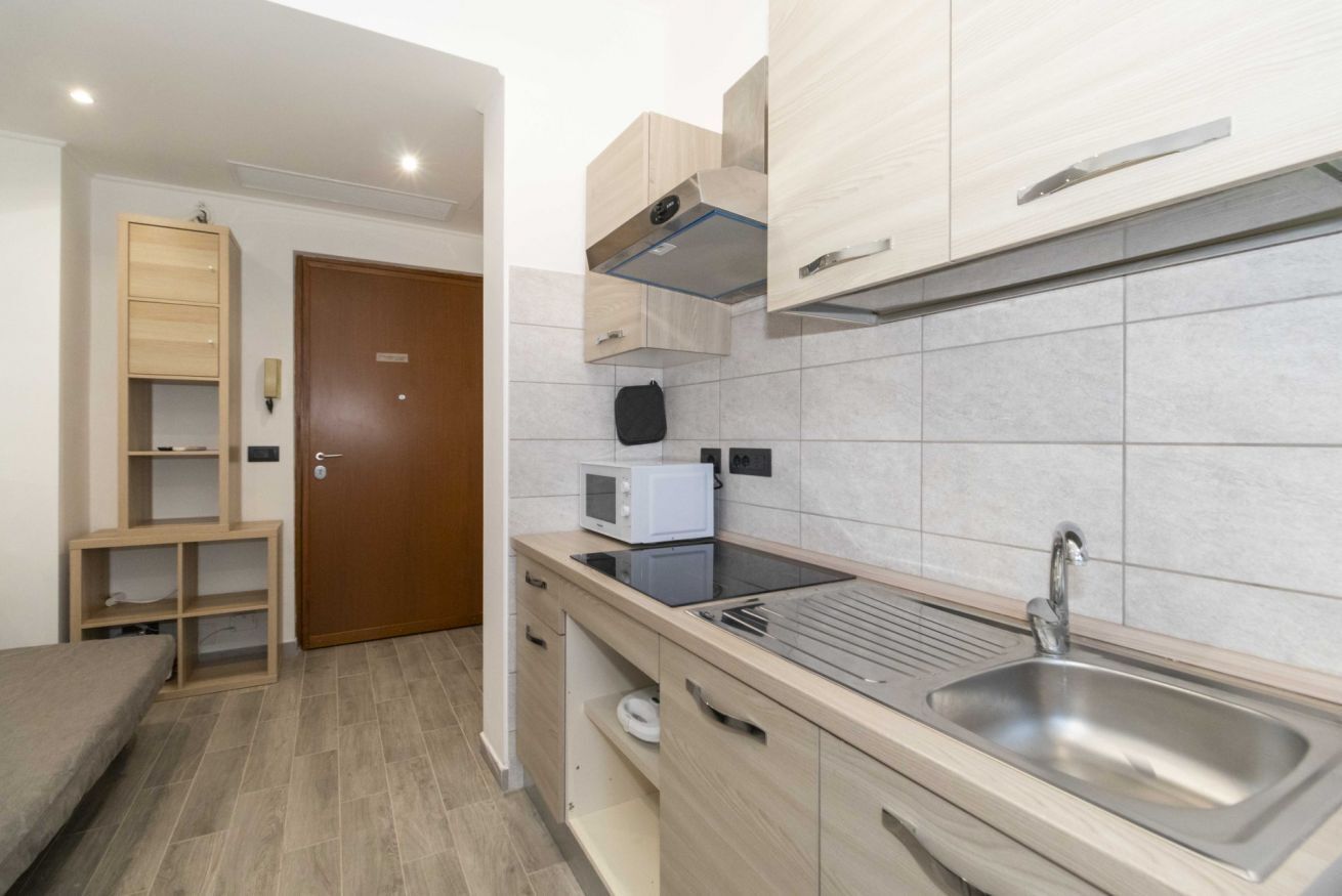 Micro-ondes, plaque de cuisson, grille-pain