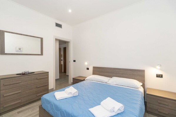 1 bedroom, iron/ironing board, Internet, bed sheets