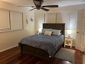 3 bedrooms, desk, iron/ironing board, free WiFi