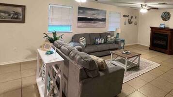 Smart TV, fireplace, table tennis