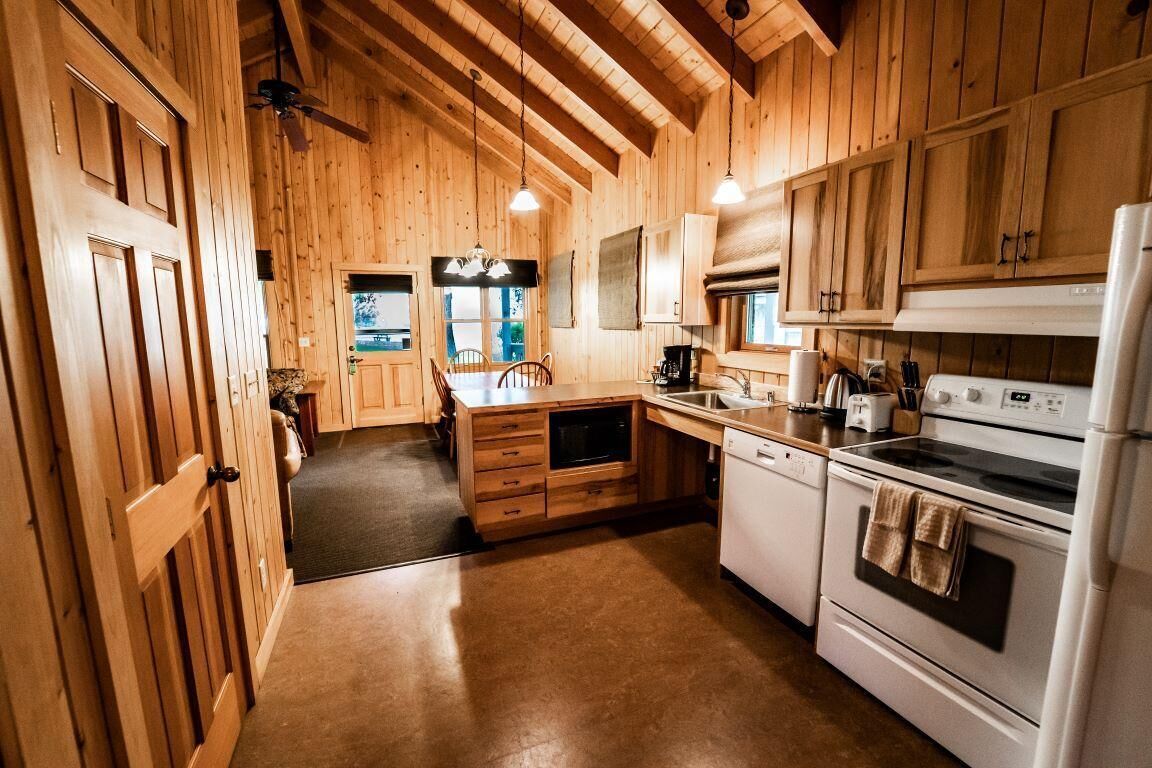 Sun Mountain Lodge - Lakeside One-Bedroom