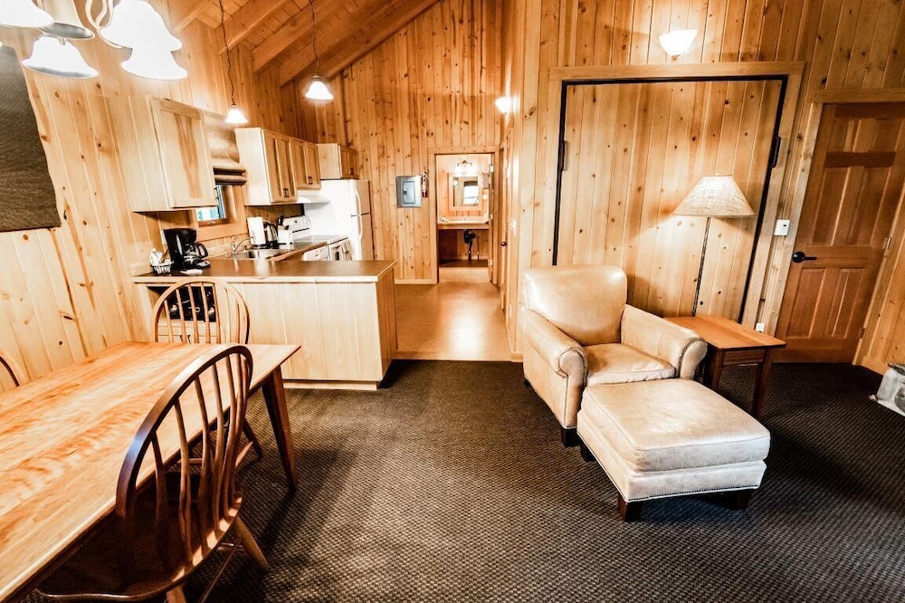 Sun Mountain Lodge - Lakeside One-Bedroom