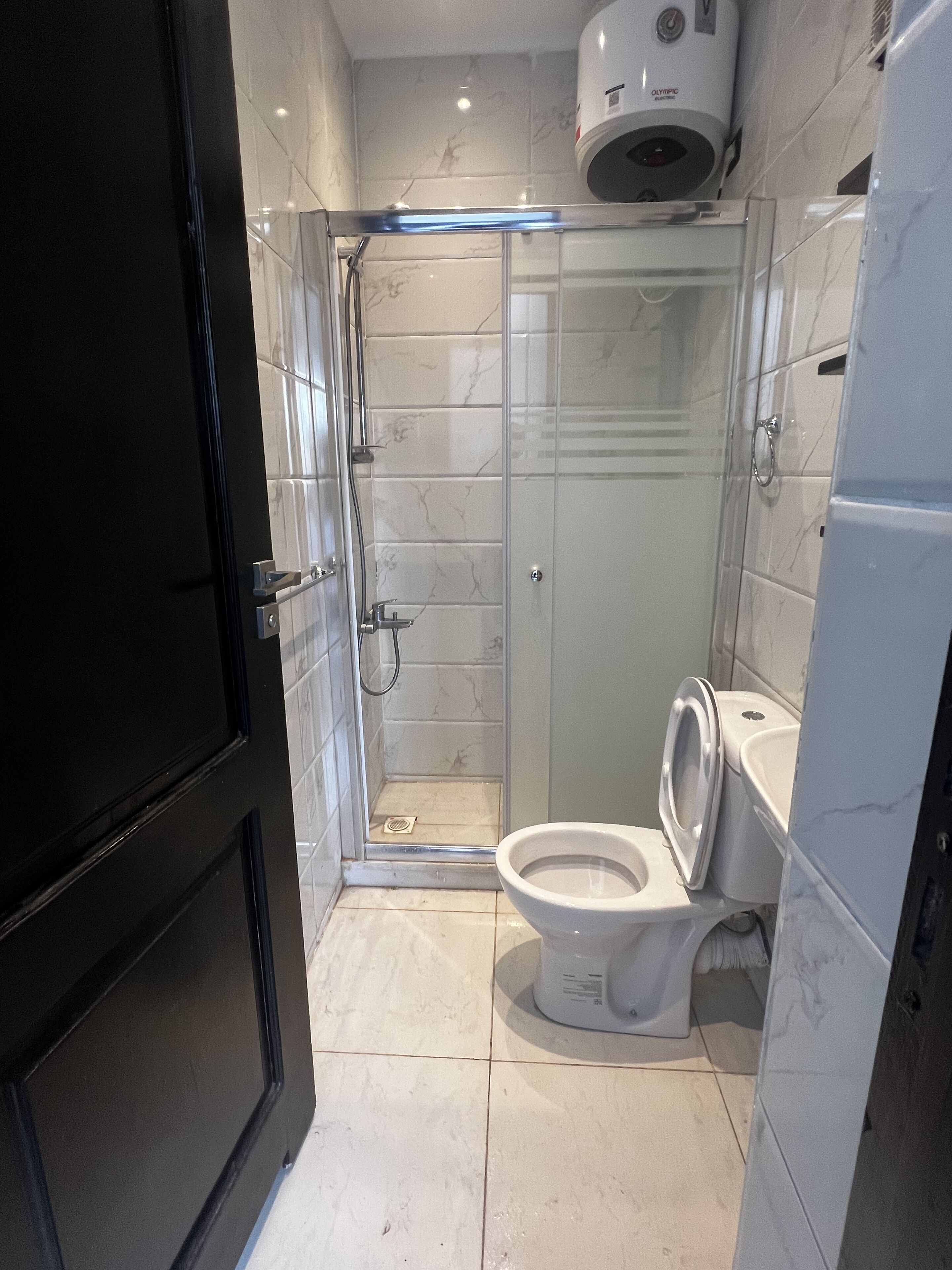 deluxe twin room | bathroom | shower, rainfall showerhead, towels