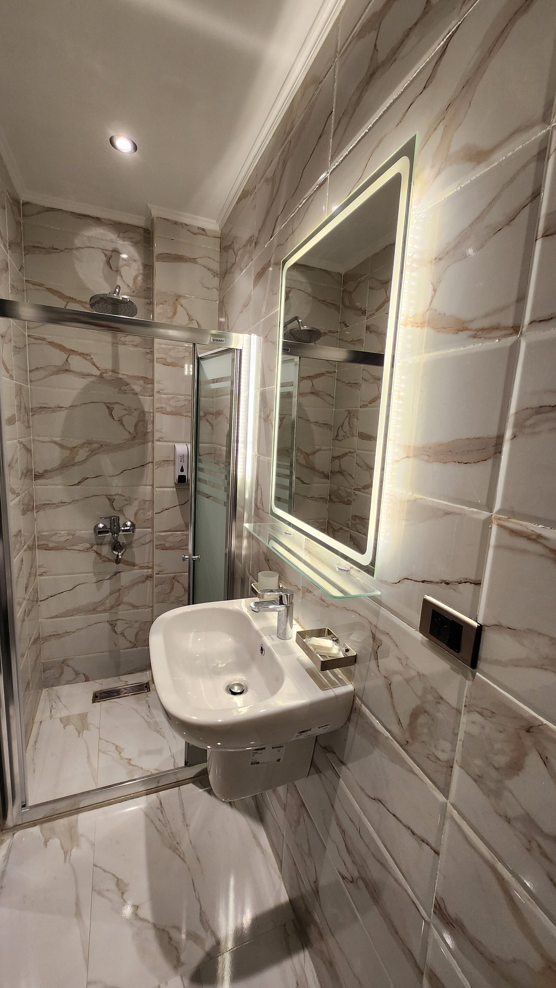 deluxe single room | bathroom | shower, rainfall showerhead, towels