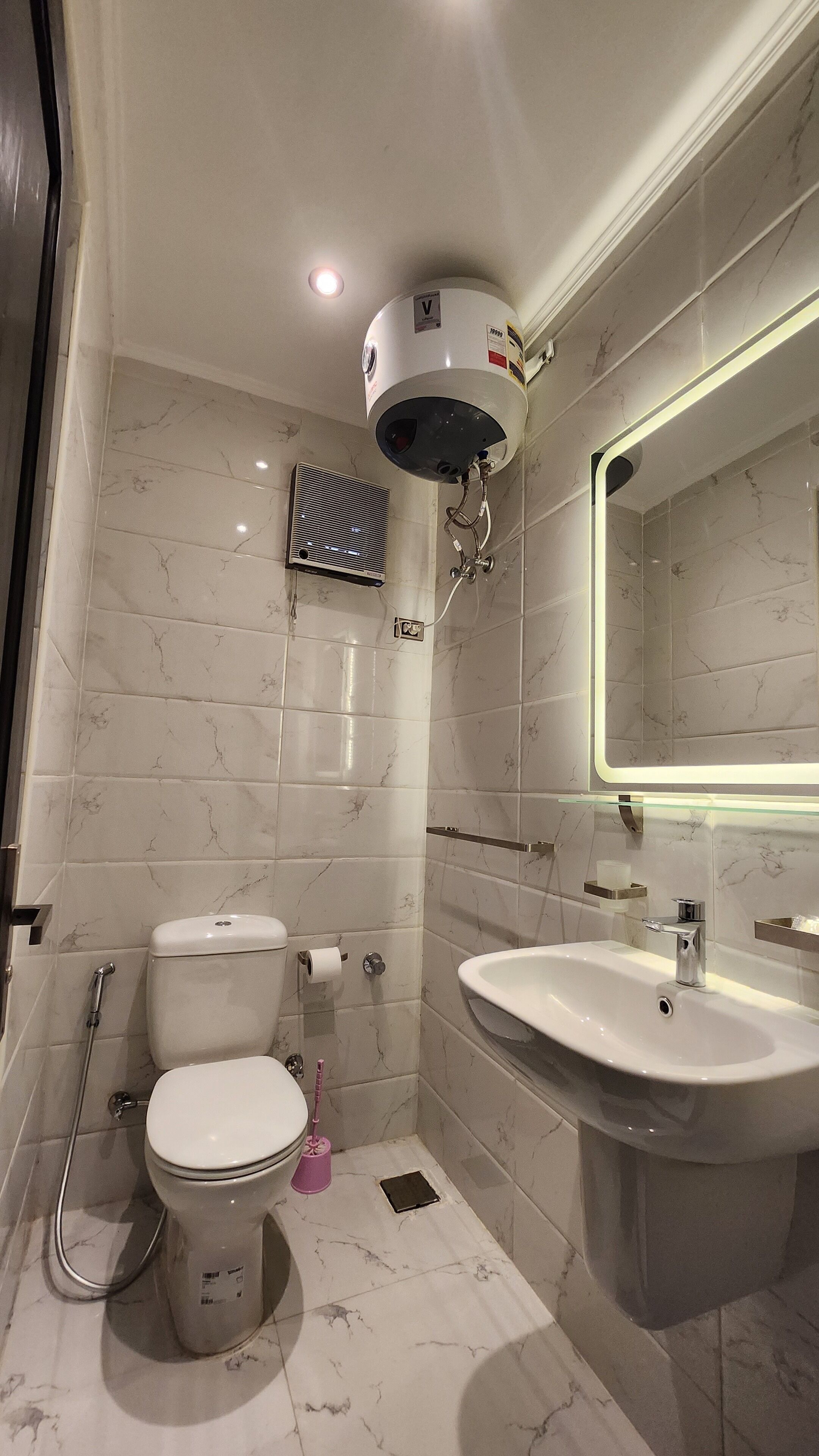 deluxe single room | bathroom | shower, rainfall showerhead, towels