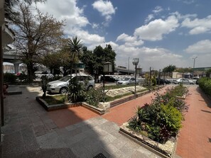 Free self parking - Helio Cairo Hotel (Cairo)