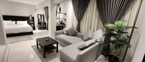 Exclusive Suite | Living area | 32-inch LCD TV with satellite channels, TV