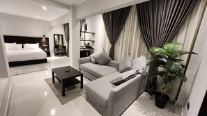 Suite Exclusive | Area soggiorno | TV LCD 32 pollici con canali satellitari, TV