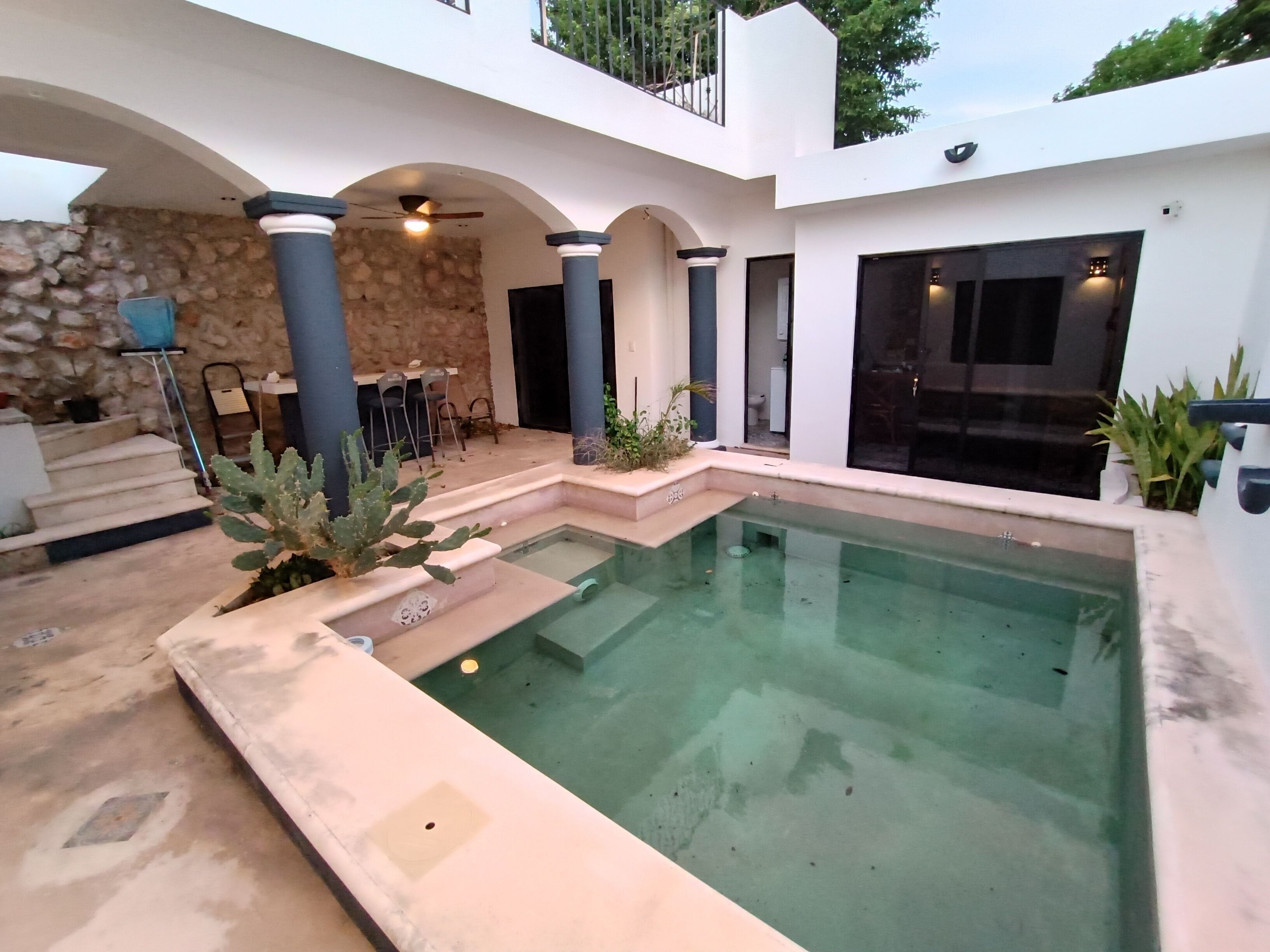 Merida Centro, modern house with private pool and casita. Sleeps six.