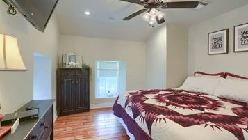 Planxa i posts de planxar, wifi gratuïta i roba de llit