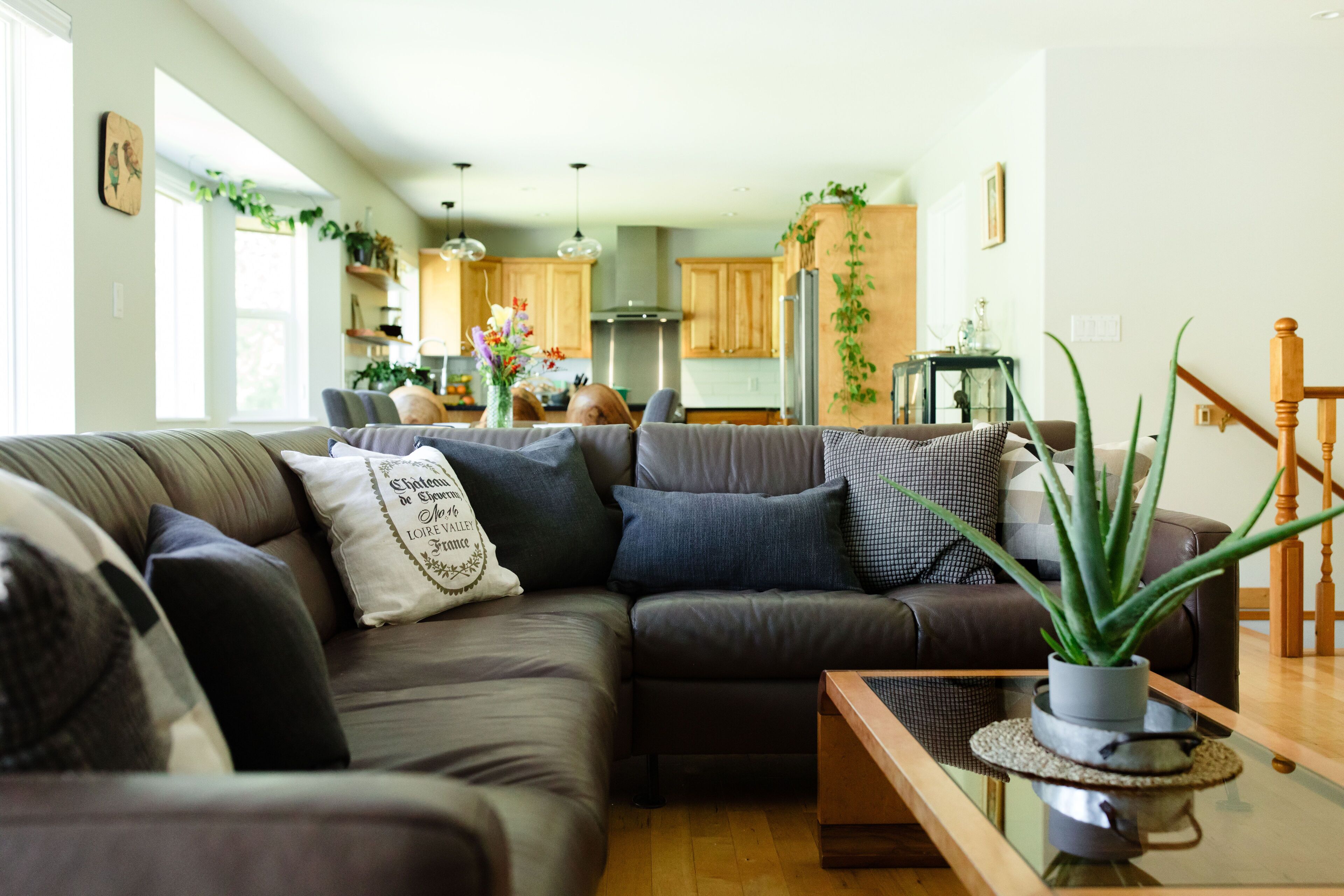 3 BR 2 bath w/ HOT TUB on private mountain view balcony & AC.