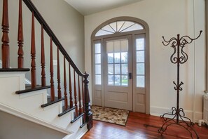Interior - Historic Stay Near Sight & Sound, Shopping & Cafe (Refton)