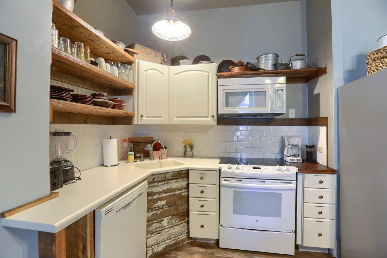 Frigorífic, microones, forn i placa de cuina 