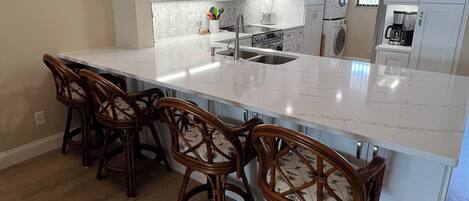 冰箱、微波炉、烤箱、炉灶