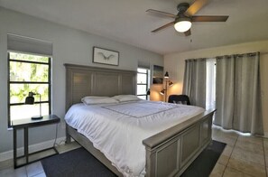 3 bedrooms - **NAPLES PARK - BEAUTIFUL POOL HOME Near Mercato** (Naples)