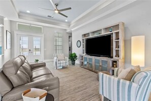 Smart TV, fireplace