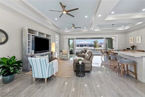 Smart TV, fireplace