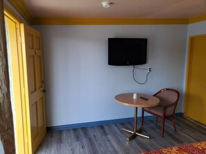 Comfort-Zimmer | Wohnbereich | 40-Zoll-Flachbildfernseher mit Kabelempfang, Fernseher