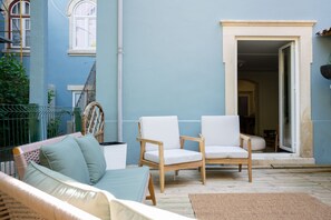 Terrace/patio - Charming Apt in Historic House - Center (Coimbra)