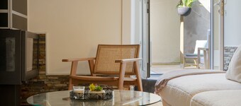 Charming Apt in Historic House - Center