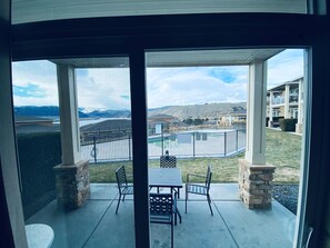 Interior - A83 Home by pool & nearby the Gorge shuttle bus pick up area (Quincy)