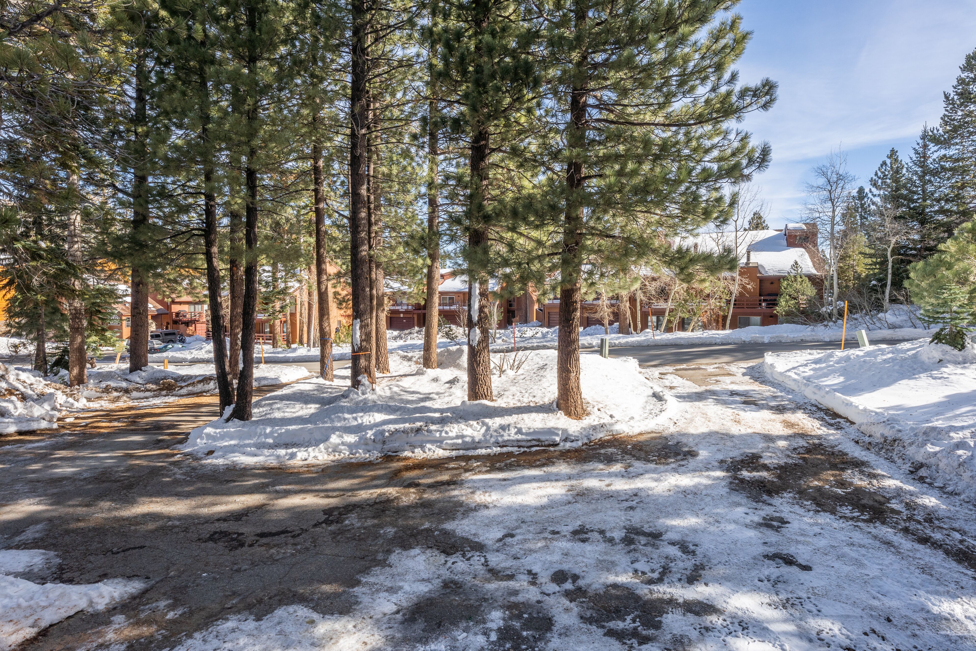 Townhome on a Large Private Lot, Walk to Mammoth Village