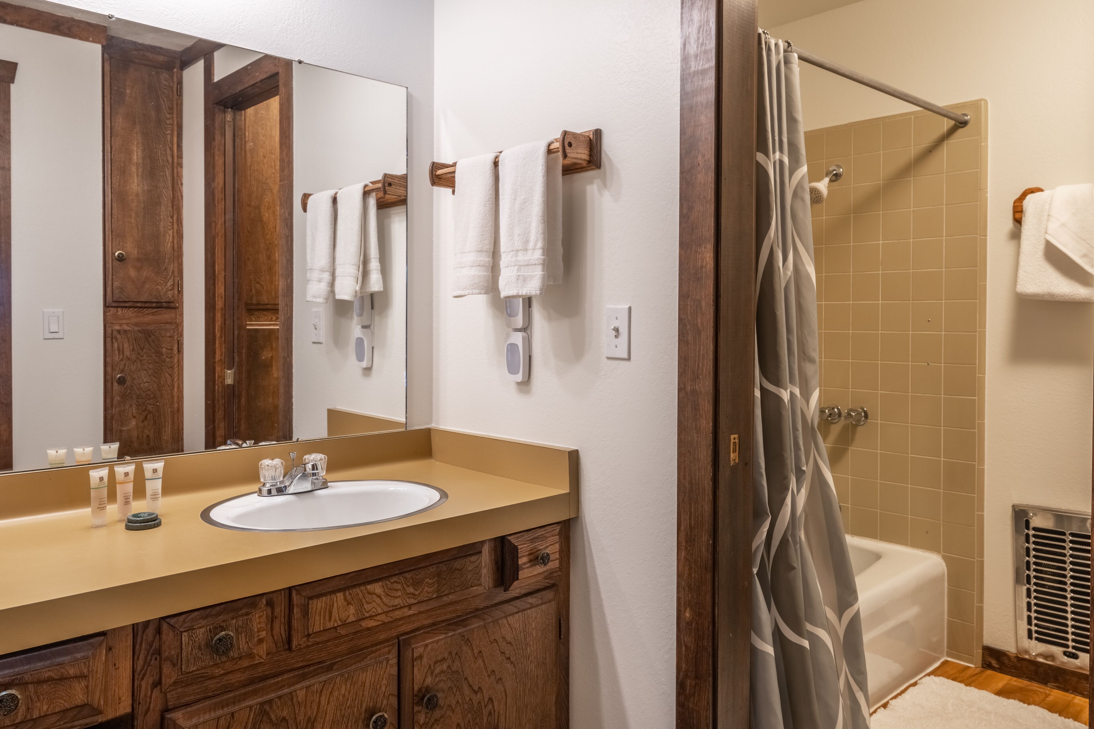 Townhome on a Large Private Lot, Walk to Mammoth Village