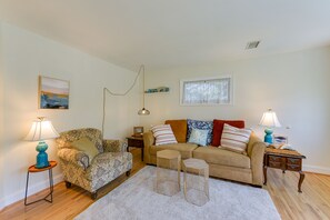 TV, fireplace - New Jersey Cottage w/ Grill - Short Walk to Beach! (Del Haven)