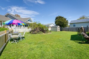 Outdoor dining - New Jersey Cottage w/ Grill - Short Walk to Beach! (Del Haven)