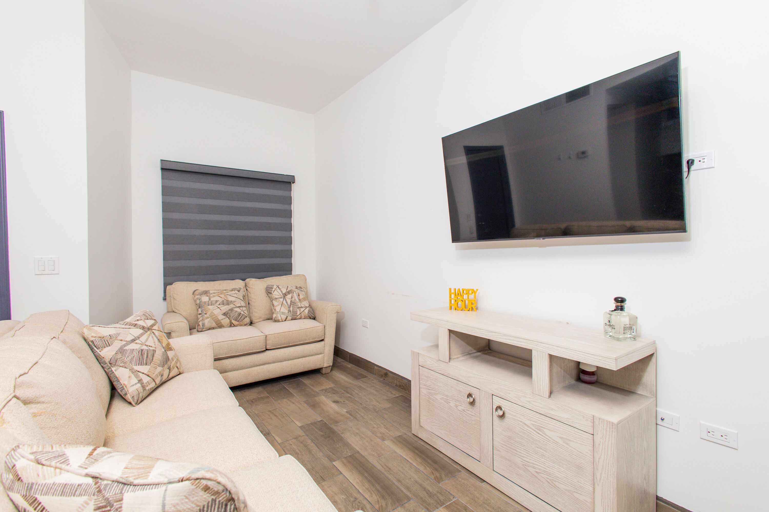 Residence 4 (4 Bed 3.5 Bath By FMI Rentals)