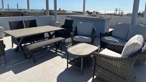 A rooftop patio with a table and chairs, a pergola, and a view of the sea. - Residence 4 (4 Bed 3.5 Bath By FMI Rentals) (Puerto Peñasco)