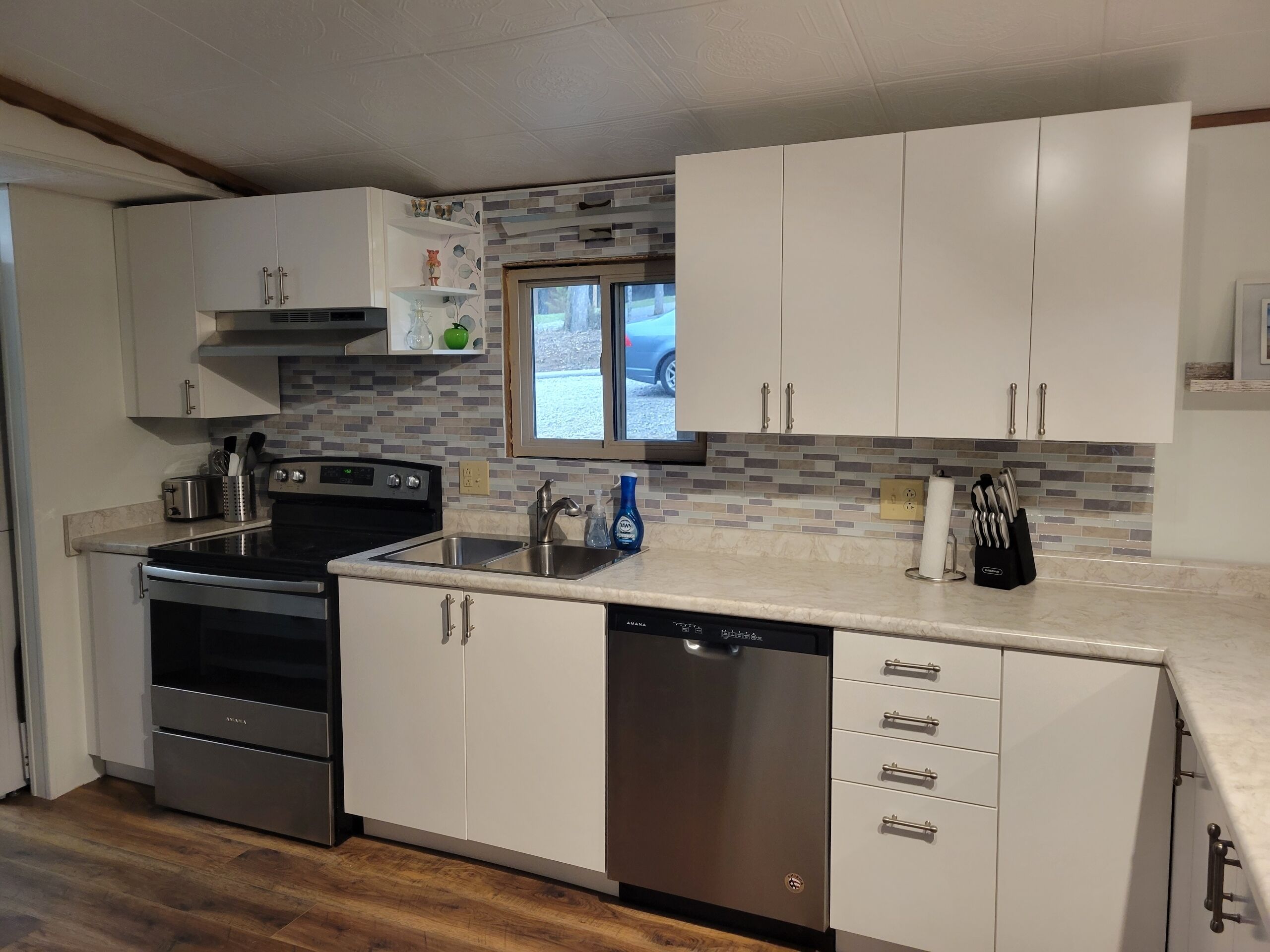 Renovated home; 6 min walk to lake; public boat ramp 2 minutes by vehicle