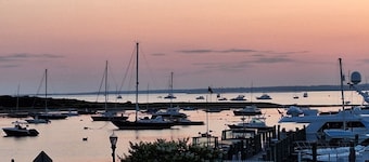 Westerly Getaway- Short drive to the beach, Walk to Downtown Shops & Restaurants