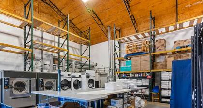 Near Branson & Thunder Ridge-Free Tickets-Live Llamas-Pvt Hot Tub-Country Retreat-Near Lakes!