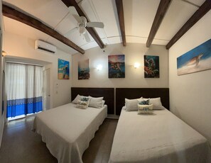3 bedrooms, desk, iron/ironing board, free WiFi - ONE BLOCK FROM THE BEACH & STEPS FROM 5TH AVENUE (Playa del Carmen)