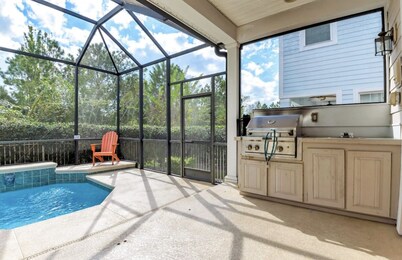 Disney theme 5 bed 5 bath with pool
